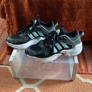 NWOT ADIDAS women’s 8 1/2